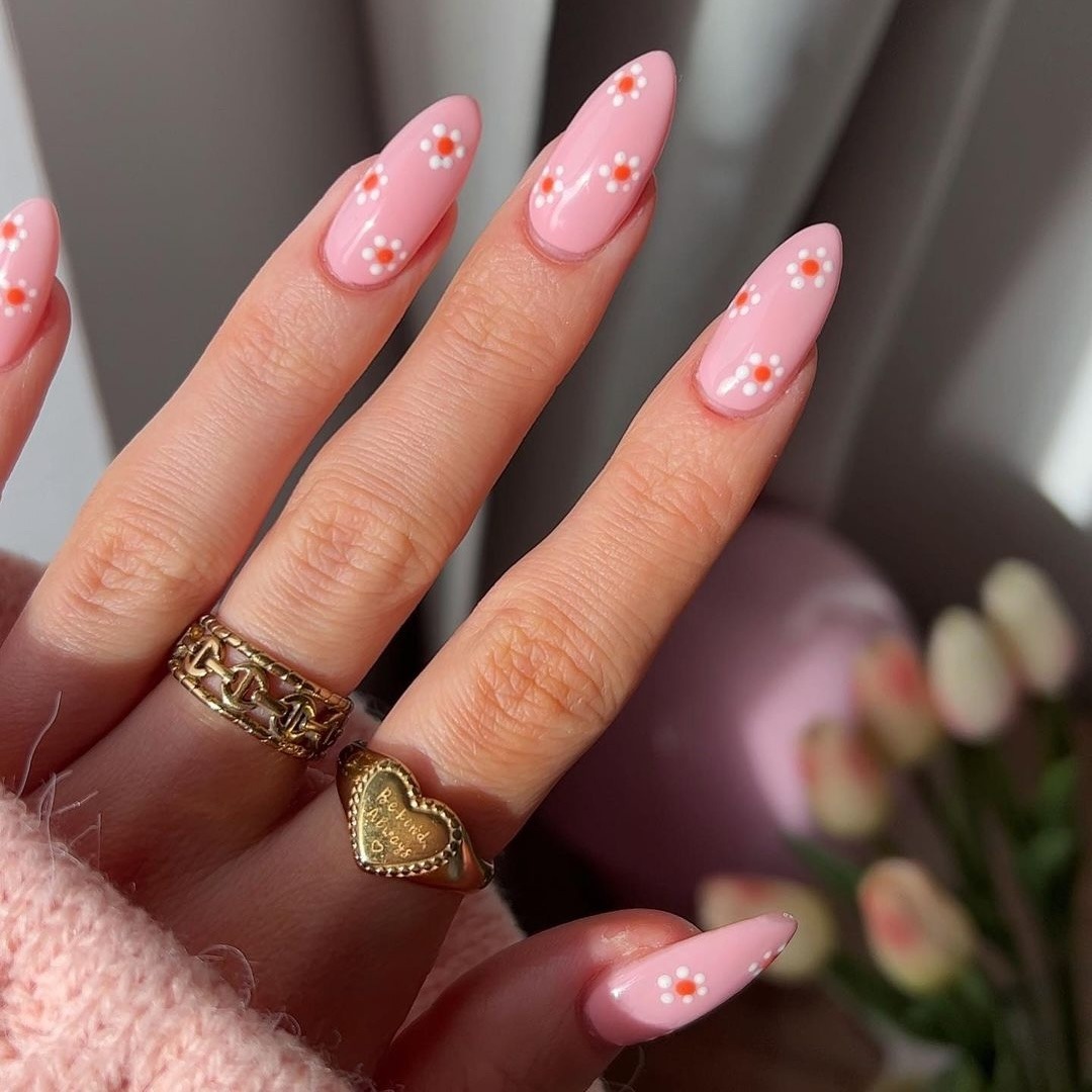 Spring nails - Julibee blog header image